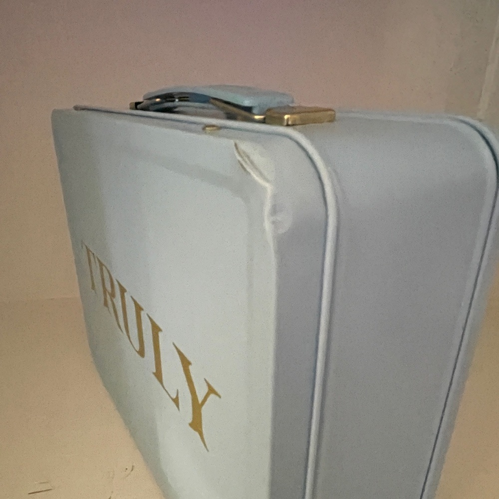 Truly | Tin Box | Lunch Box - Picture 3 of 7